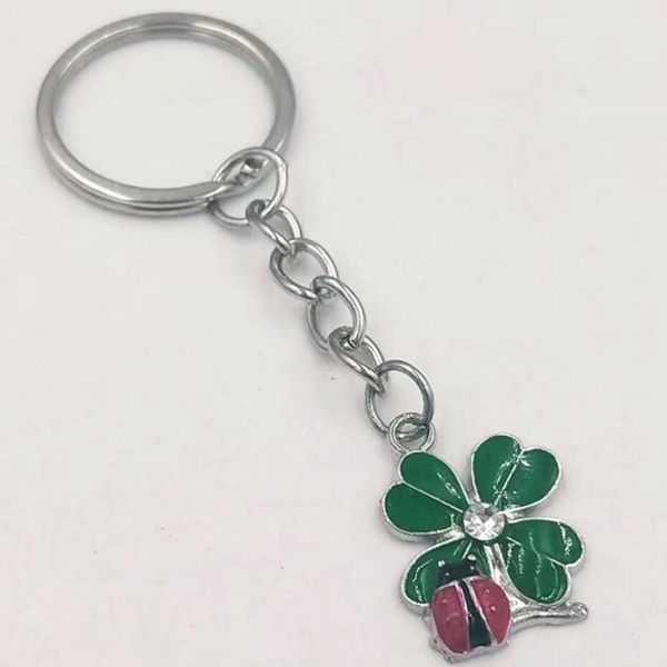 20 pçs / lote Tibetano Prata Esmalte Folha Verde Quatro Leaf Trevo Ladybug Charme Pingente Chaveiro Anel de Corrente de Carro Decorações Keychain A69