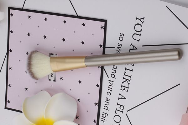 

new arrival single makeup brushes champaign gold handle soft nylon hair for loose powder foundation highlighter drop shipping make-up tools