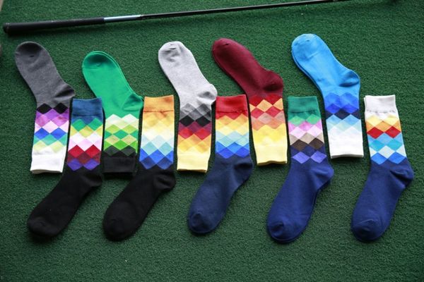 

Мужские носки Британский Стиль плед calcetines бренда градиент цвета элитную длинный