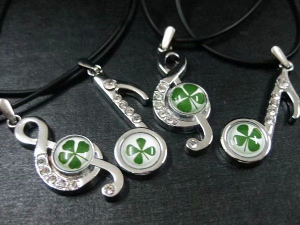 

yqtdmy 12 pcs new music style lover four leaf clover charming pendant hot, Silver