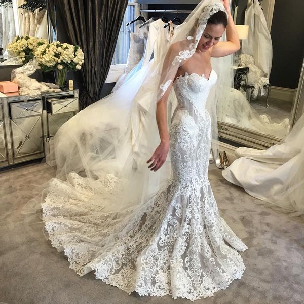 

fabulous mermaid lace wedding dresses sweetheart neck appliqued bridal gowns trumpet sleeveless sweep train tulle vestido de novia, White
