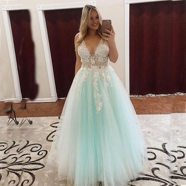 2019 Zarte Ballkleider in Übergröße, Mint, Aqua, Türkis, Weiß, formelles Kleid, tiefer V-Ausschnitt, Spitzenapplikationen, Illusionsmieder, Abendparty-Kleider