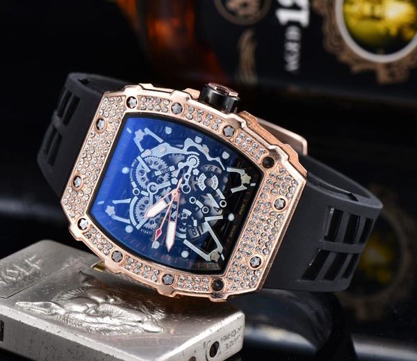 

Новые мужчины часы Известный дизайн моды роскошь Мужчины Часы высокого качества