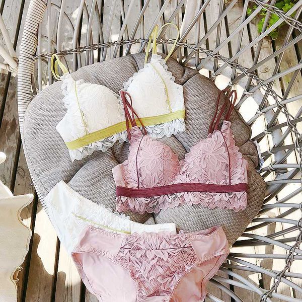 

sweet lace underwear female without steel ring thin section gathered bra with panties sets student girl adjustment lingerie, Red;black