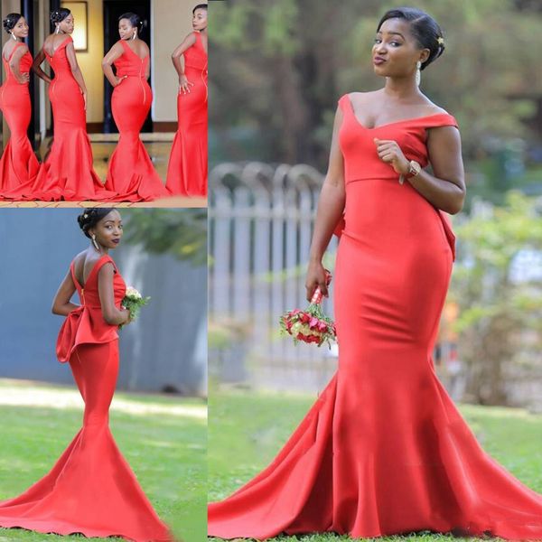 Plus Size Meerjungfrau lange Brautjungfernkleider mit Schößchen 2020 schulterfreie afrikanische Outdoor-Garten-Hochzeitsgästekleider