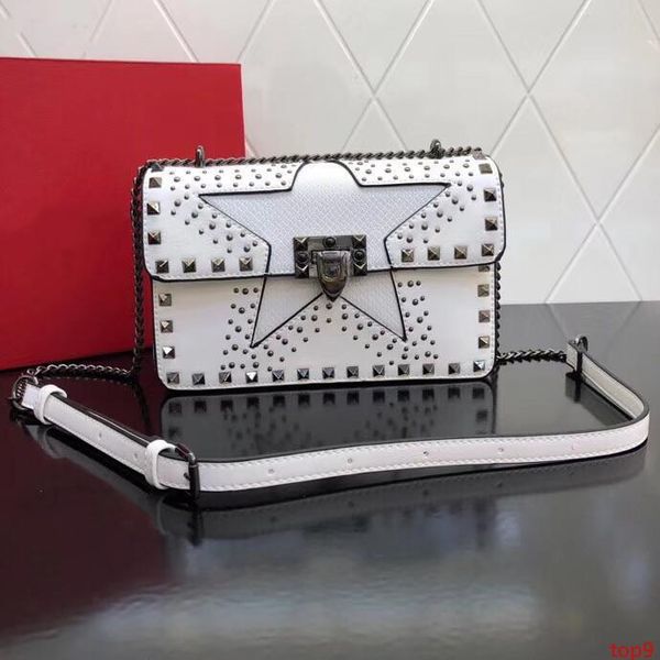 

2020 взрыв мешков плеча, масло воск кожи мессенджер мешок, знаковые заклепки наброски тонкой окантовки платина пост-обработка заклепки и 05