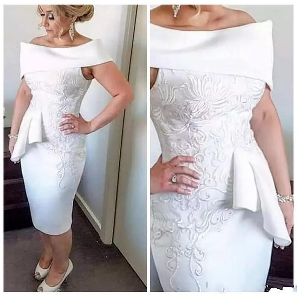 

White Stunning Applique Knee Length Cocktail Dresses 2019 Sheath Off-shoulder Peplum Short Party Dress robe de cocktail
