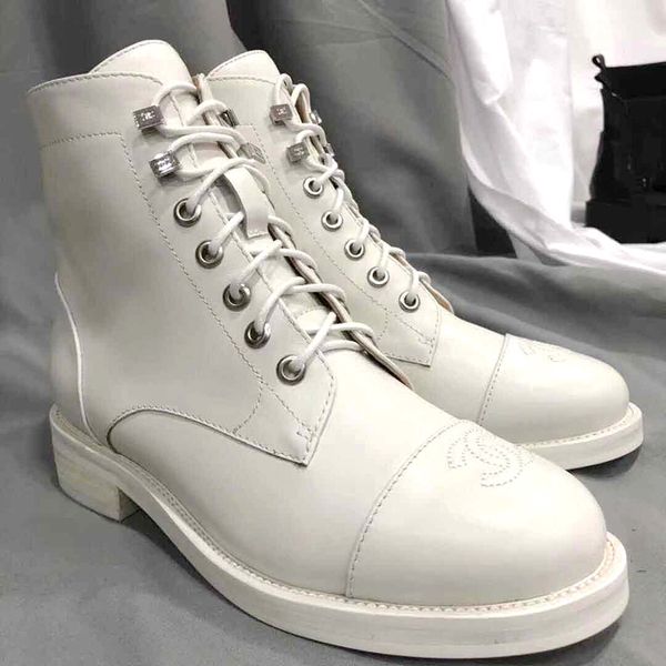 

2019 europe and america autumn and winter new wild personality lace-up short boots handsome locomotive martin boots female boots, Black