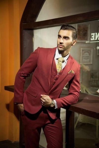 Brand New Red Slim Fit Smoking Dello Sposo Picco Risvolto Groomsmen Mens Abito Da Sposa Moda Uomo Giacca Blazer 3Piece Suit (Giacca + Pantaloni + Vest + Cravatta) 77
