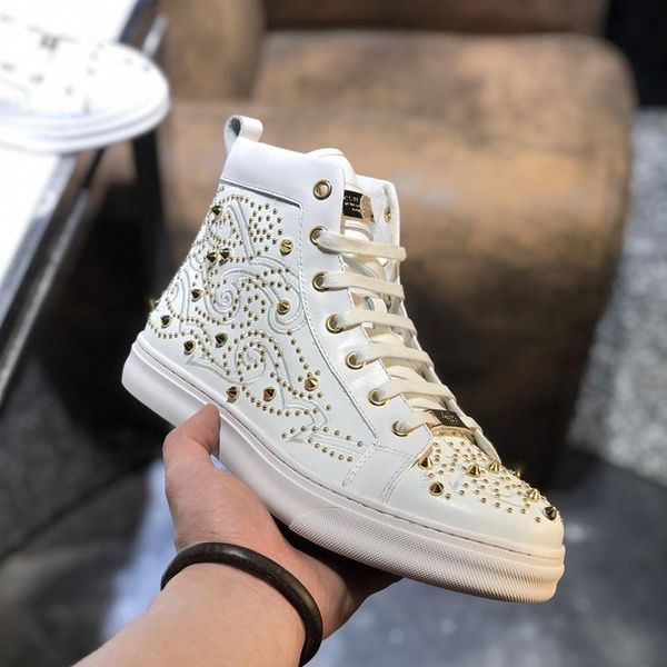 

no.1 new trend fashionable wild casual men shoes, outdoor sports comfortable luxury men shoes metal studs zapatos hombre, Black