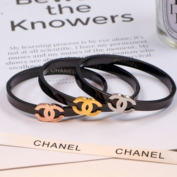 

Women black teel bangle per onality letter hollow couple bracelet titanium teel high treet bracelet fa hion jewelry