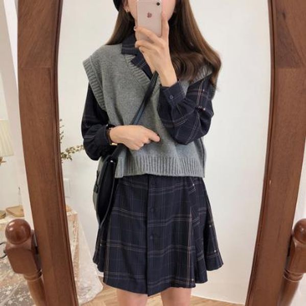 

2019autumn girl wild v-neck sleeveless knit vest lj312, Black;white
