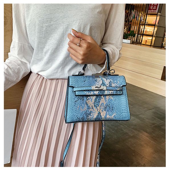 

модне женкие ђмки на Ѭемне 2019 нове змеине дизайн мини-ђмки в евѬопейком и а