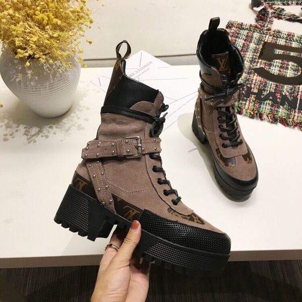 

2020 personality women's boots thick high-heeled front lace-up british style printed color-matching martin boots factory direct sales, Black