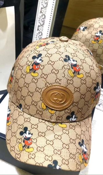 

В 2020 году новая весенне-летняя мода мультфильм Микки совместное сотрудничество с шляпой бейсболки бесплатная доставка