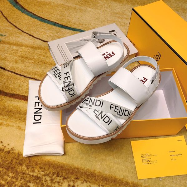 

Новый цвет Париж Роскошные дизайнерские ползунки fendi мужские женские летние сандалии пляж слайд тапочки женские шлепанцы Мокасины небесно-голубой Chaussu