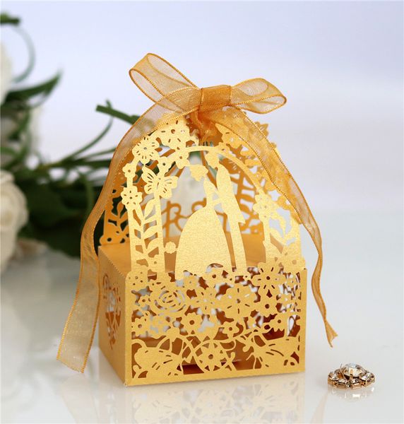 

Creative Wedding Favor Holders Candy Bags Laser Cut Paper Hollow Out Candy Box With Ribbons Lovers Flowers Butterflies Wedding Gift Boxes