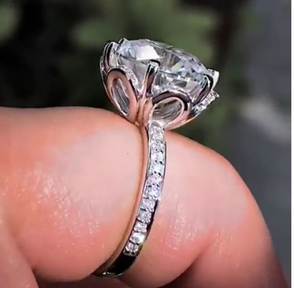 

Classic blue changing six petal zircon female wedding ring quick sale popular ring silver plated copper