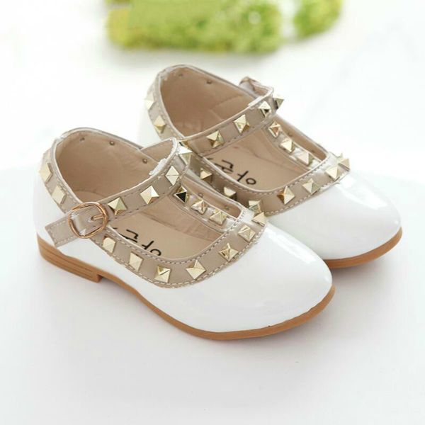 The Price Of Girls Sandals Leather Shoes For Children Rivets Shoes Leisure Hot Girls Princesses Dancing Shoes