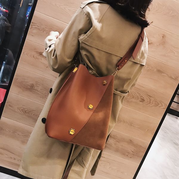 

2020 new large-capacity hand bag retro sling bucket bag fashion mother