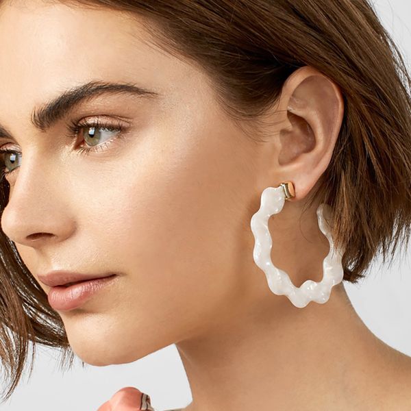 

новые простые геометрические волны акриловые круглые серьги для женщин свадебные украшения партии белого мрамора цветок леди серьги обруча, Golden;silver