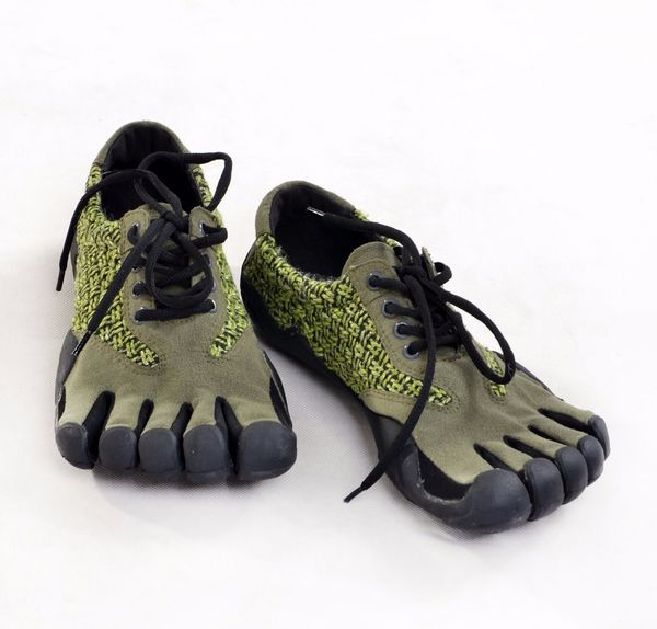 

outdoor men's five fingers shoes running shoes breathable quick drying lightweight 5 toes plus size sneakers 44 45