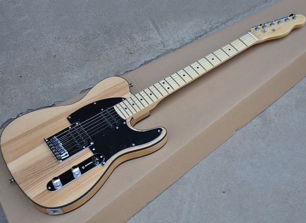 Chitarra elettrica in frassino color legno naturale con humbucker, corpo rilegato nero, tastiera in acero, battipenna nero, personalizzabile su richiesta