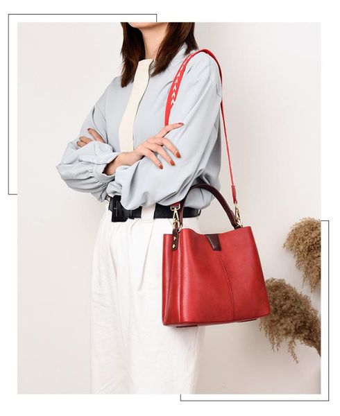 

винтаж ведро сумка магнитная пряжка внешняя подушка безопасности женский 2020 новый косой осень широкий плечевой ремень ручной ремешок