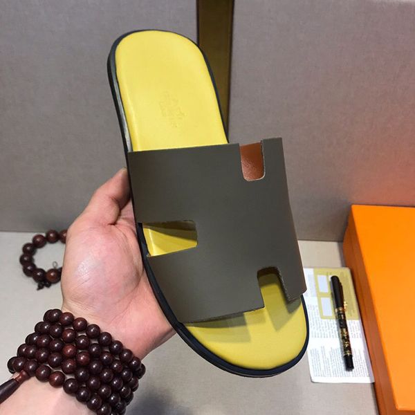 

2019 new de igner luxury men lide andal ummer beach indoor lip flip flop genuine leather fa hion men lipper with original box