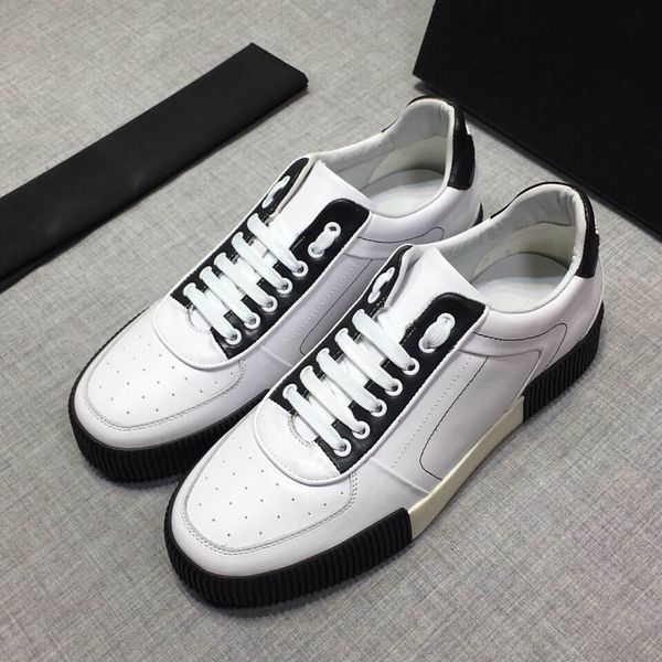 

2020 new fashion color with casual shoes men black and white lack up outdoor sports breathable shoes wear resistant shoes men