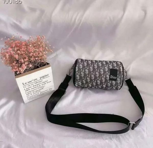 

2019 new hot fashion ladies shoulder cylinder bag classic letter diagonal cross bag fashion ladies handbag wallet Size: 21cm.12cm.
