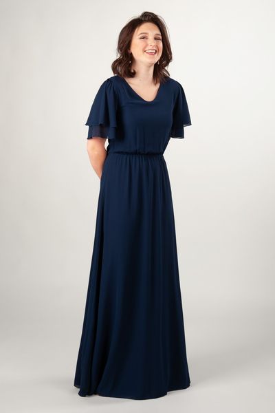 2019 Abiti da damigella d'onore modesti lunghi in chiffon blu navy casual con maniche svolazzanti Abito da cerimonia nuziale Boho lunghezza pavimento A-line