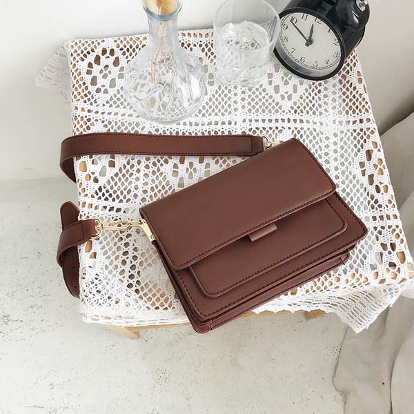 

2020 new korean version of the ins wild messenger bag hong kong style retro casual small square bag shoulder