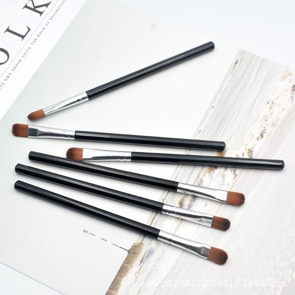 

single makeup refreshing eyeshadow brush for beginners single beauty makeup wholesale factory direct sales, Yellow