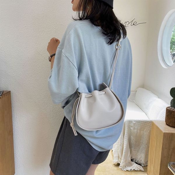 

вскользь корейской версии 2020 новый мешок плеча женщин фолд посыльного сумки