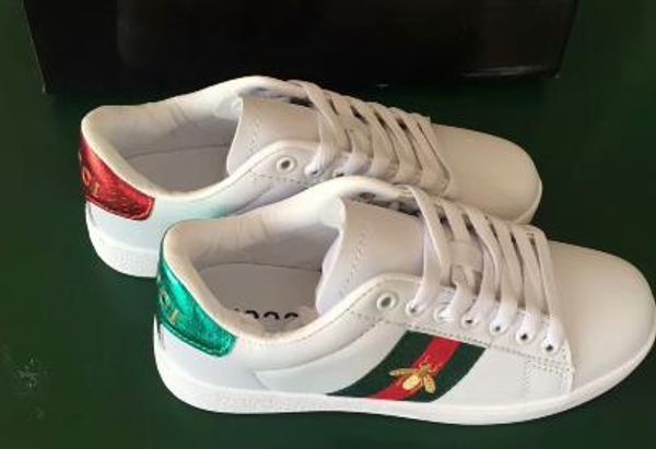 

2019 New Designer Low Top Black White Red Leather Bee Embroidery Casual Shoes Fashion Sneakers for Mens Womens. Free shipping