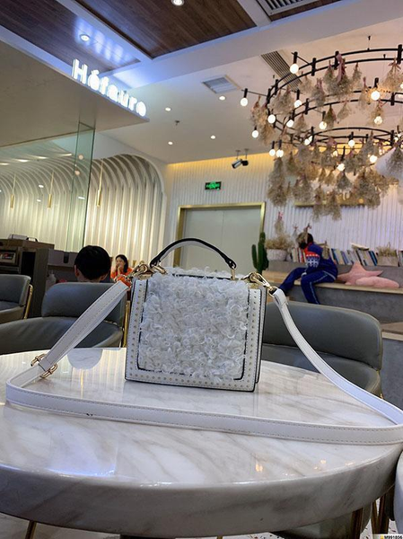 

2019 new designer handbag female slung outdoor mobile phone clutch bag fashion double-sided lamb hair casual atmosphere wild practical831a#