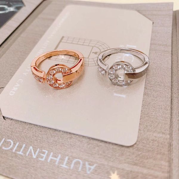 

Com Pedras laterais hb_jewelry