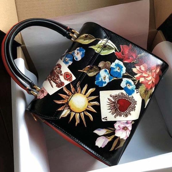 

2019 the latest ladies' handbags are skew across fashion prints, imported cowhide, brass, hardware, and platinum bags