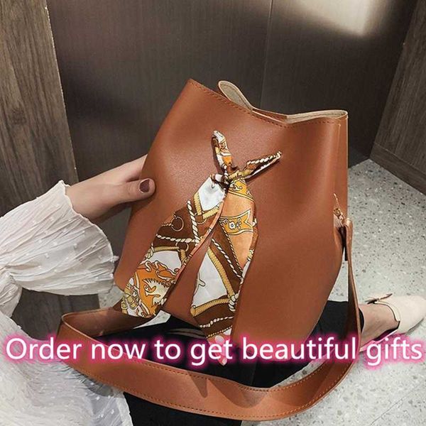

designer fashion luxury bucket bag 2020 new tide high sense bag women can wear large capacity hundred tower cute