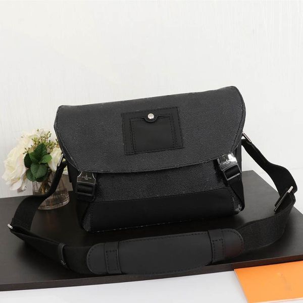 

mens shoulder bags luxury voyager bags famous alphabet pattern designer bag handbag size 32 x 23x 9cm model 40510