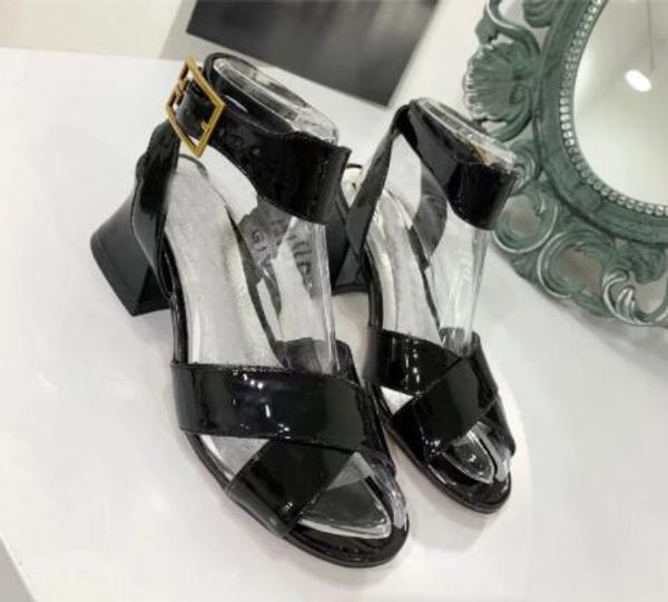 

2019 Xia Ji patent leather cross belt fashion thick with temperament elegant wild fashion sandals with open toe shoes tide