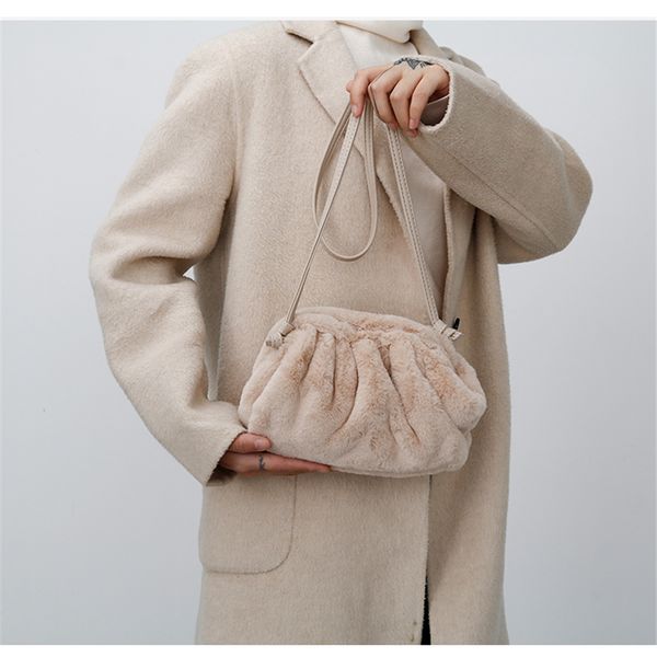

new 2019 autumn/winter female bag niche designer popular fashion maomao bag cloud shoulder slant across the women