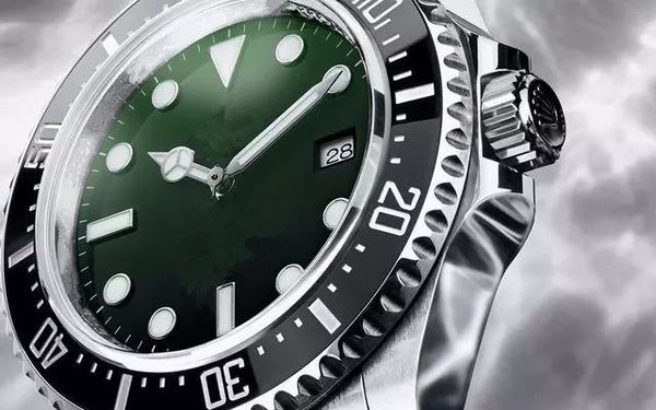 

Luxury watche 2017 gradient green 28 800 o cillation time 40mm watch diameter 300m waterproof men watche automatic