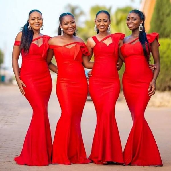 2021 Sexy rote afrikanische Meerjungfrau Brautjungfernkleider aus der Schulter Satin Garten Land Hochzeitsgast Kleider Trauzeugin Kleid Plus Größe