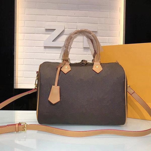 

designer handbag fashion ladies bag leather handbag shoulder bag large capacity travel outdoor light ladies messenger wallet luxury