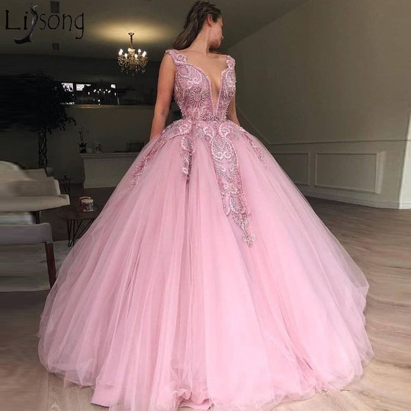 2019 Ultimi abiti da ballo in tulle rosa Abiti da ballo con scollo a V profondo Foto di fidanzamento con perline pesanti Abito da cerimonia con tappeto rosso Abito da sera affascinante