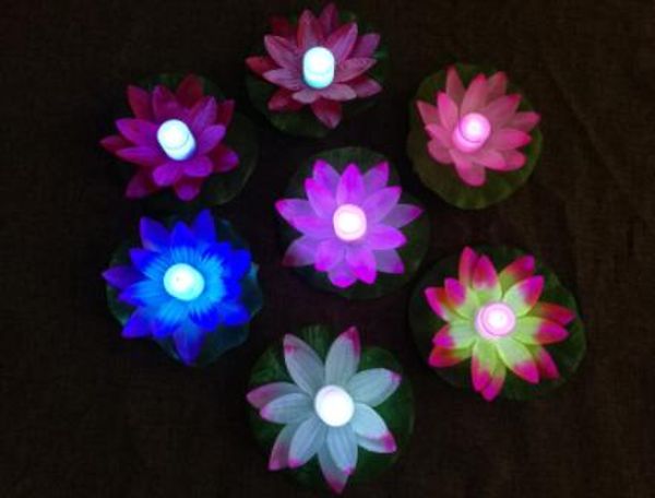 Lampada LED Lotus in piscina d'acqua galleggiante cambiata colorata che desidera lampade luminose Lanterne per la lampada dei desideri della decorazione del partito