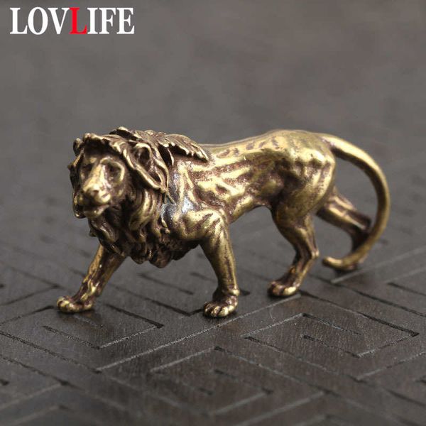 

pure brass majestic lion king keychain pendants vintage copper animal model key chains hanging car key rings ornament decoration, Silver