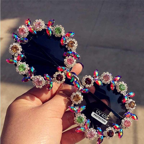 2020 классические ретро круглые солнцезащитные очки женщины кристалл дамы солнцезащитные очки лето солнце пляж цветок, White;black